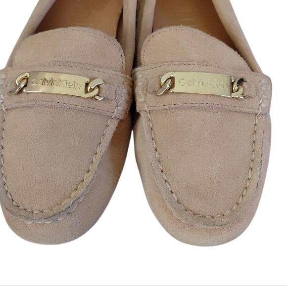 NEW Calvin Klein Soft Suede Tan Loafers Gold Emblem size 8 - Picture 3 of 10